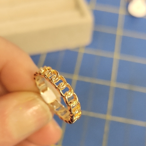 Gold Tone Chain Link Ring 7 - Picture 1 of 3